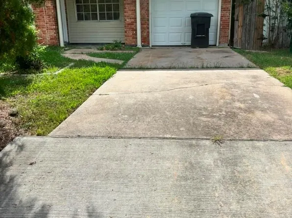 10922 Lockgate Ln, Houston, TX 77048