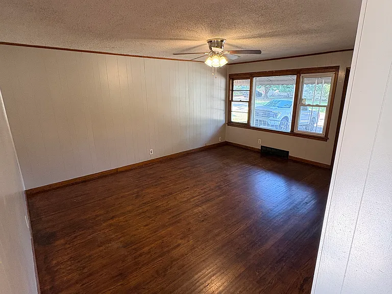 524 S 75th East Ave — Photo 2