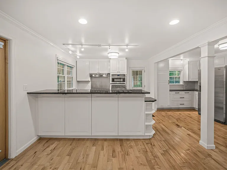 27180 Wellington Rd — Photo 13
