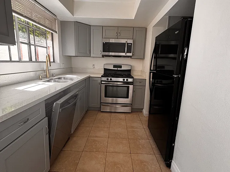 415 W Lexington Dr #2 — Photo 5