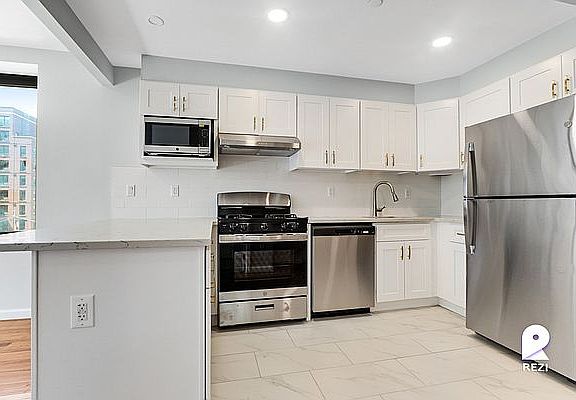 3rd image of 14836 89th Ave #3C