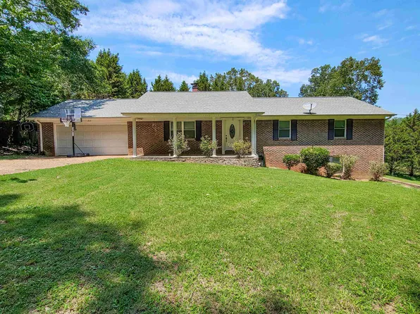 215 Crockett Cir, Florence, AL 35633