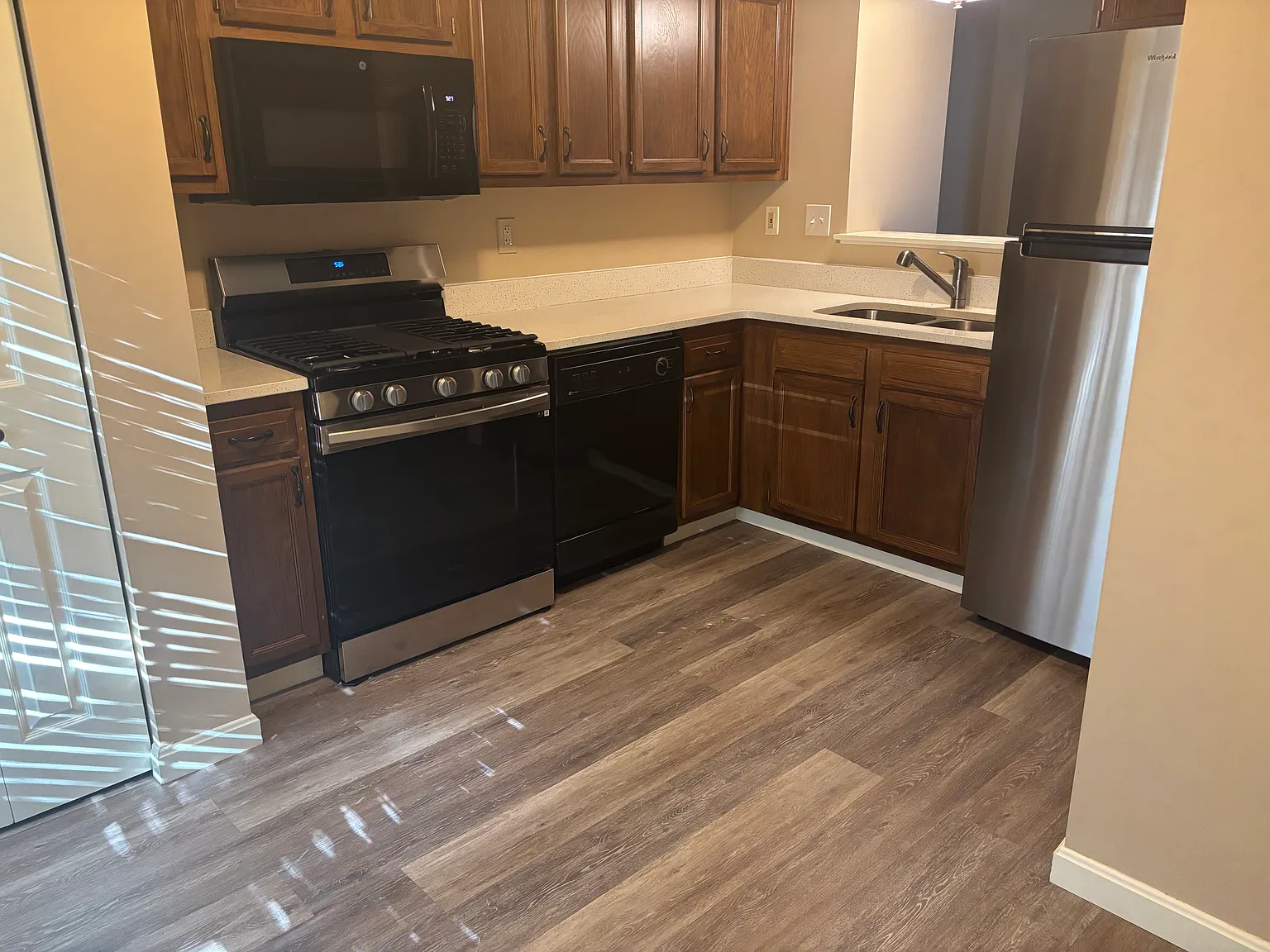 2 bed, 1.5 bath, 1100 sqft, $1,800 — Photo 3