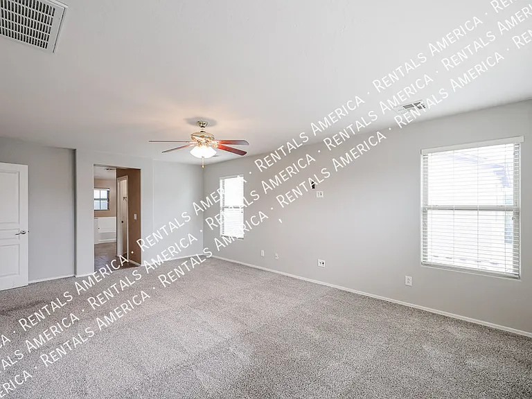4563 E Oxford Ln — Photo 37