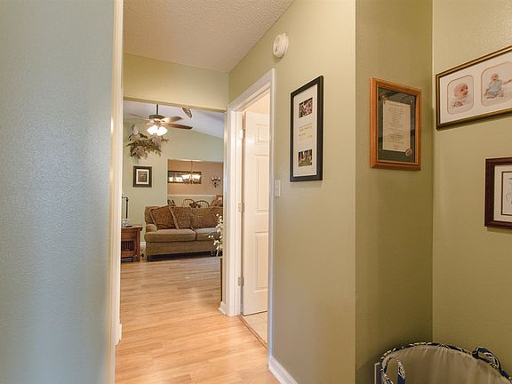4th image of 67 Shadow Oak Cir
