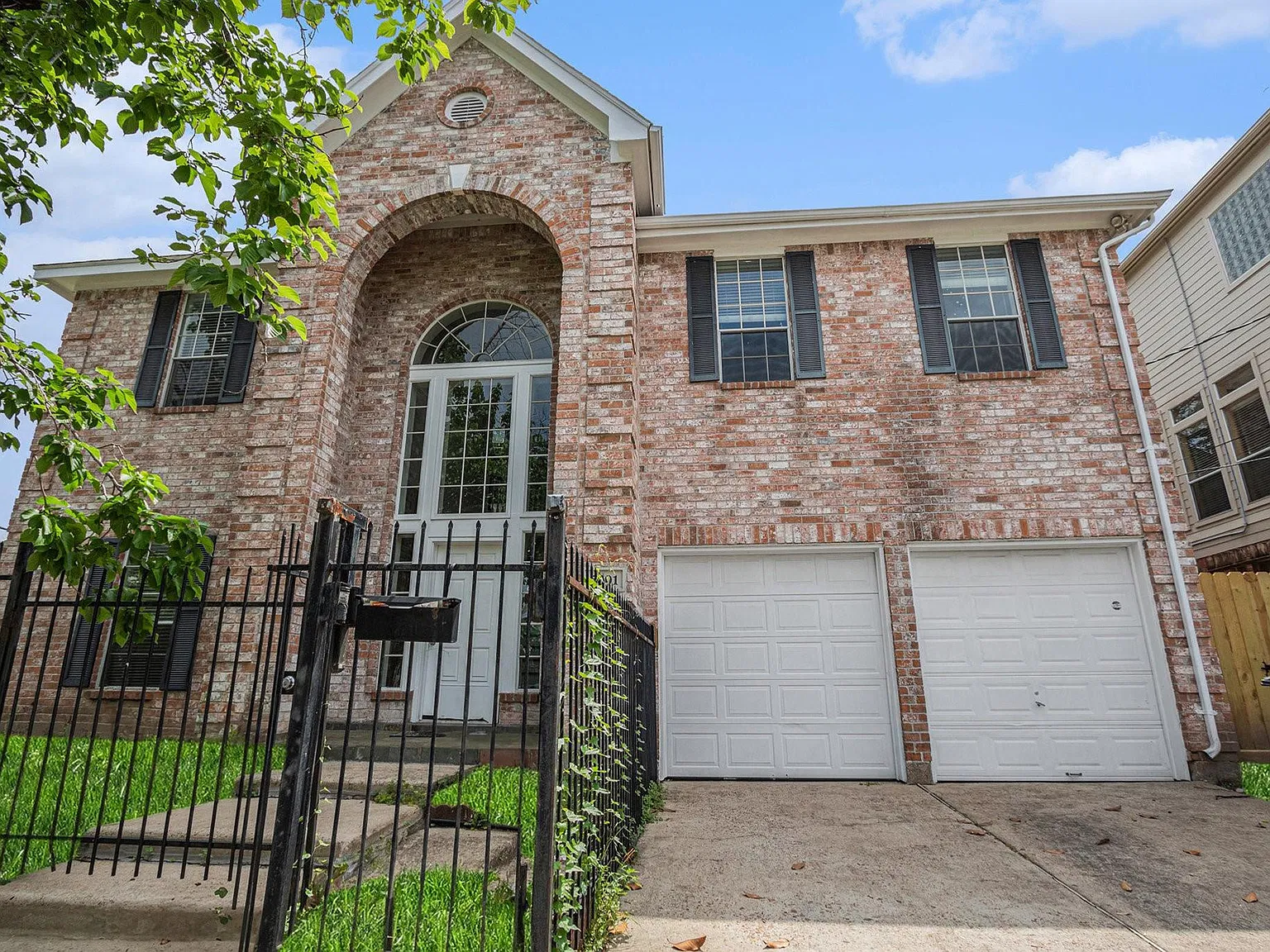 5 bed, 2.5 bath, 3110 sqft, $3,200 — Photo 3
