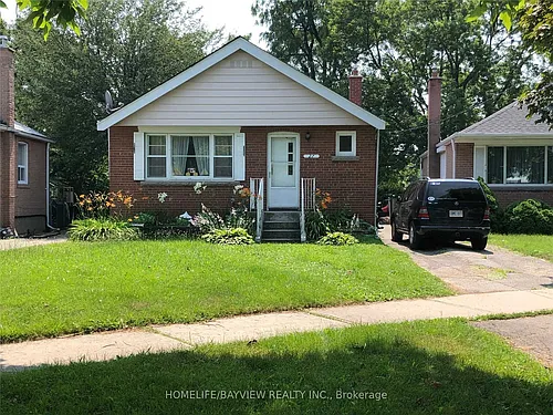 27 Fairfax Cres E Photo 1