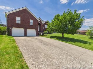 3114 Heritage Heights Way, Jeffersonville, IN 47130