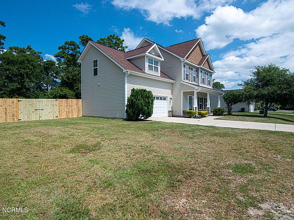 3rd image of 404 Peppermint Dr
