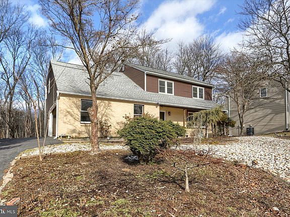 2nd image of 124 Woodridge Dr