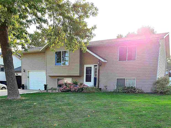 2nd image of 3007 Center Lake Dr