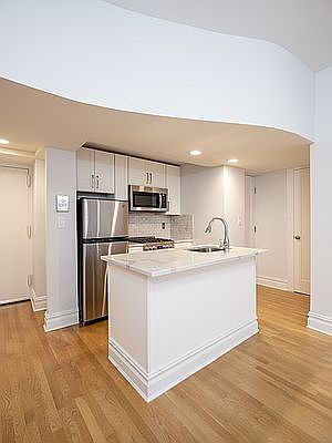 5th image of 140-154 W 72nd St #5C