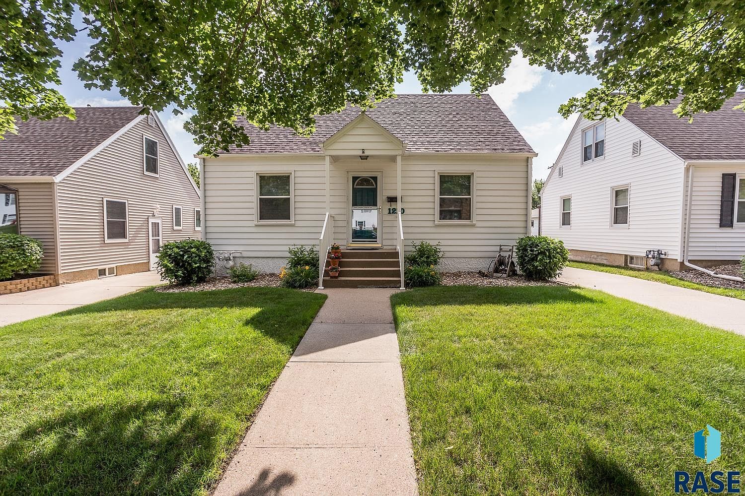 1210 S Hawthorne Ave, Sioux Falls, SD 57105 MLS 22304246 Zillow
