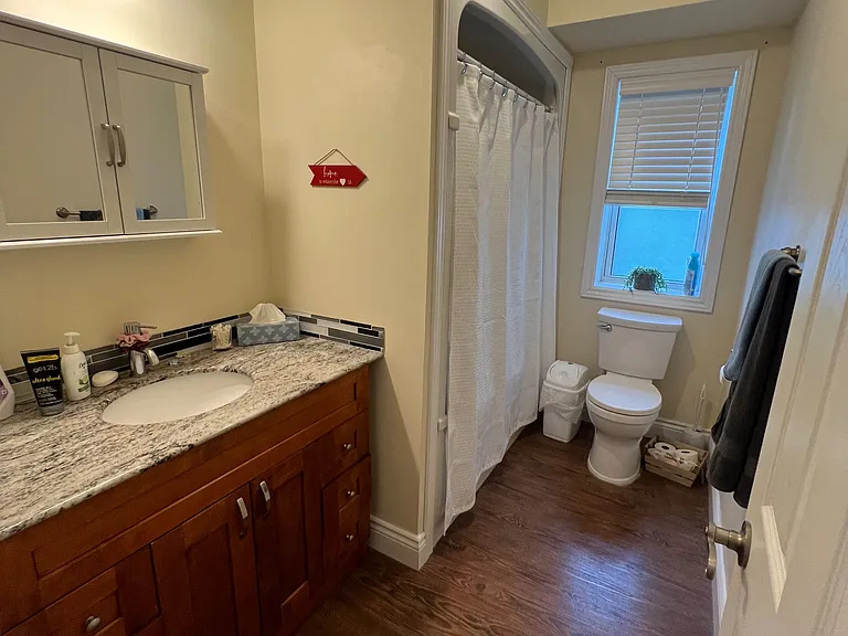 19 Queen St #4 — Photo 12