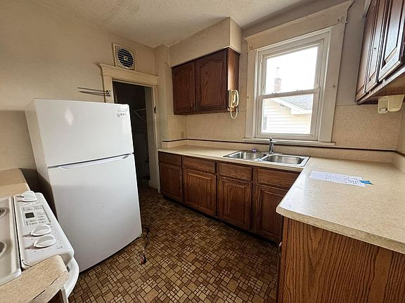 2nd image of 4067 Brookside Ave S