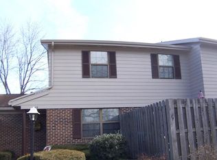 23 Shorewood Dr N, Danville, IL 61832