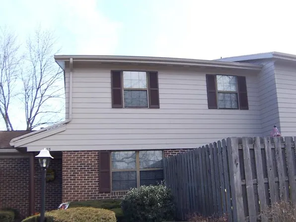 23 Shorewood Dr N, Danville, IL 61832