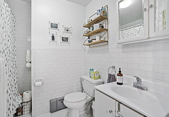 5th image of 194 Smith St APT 2B