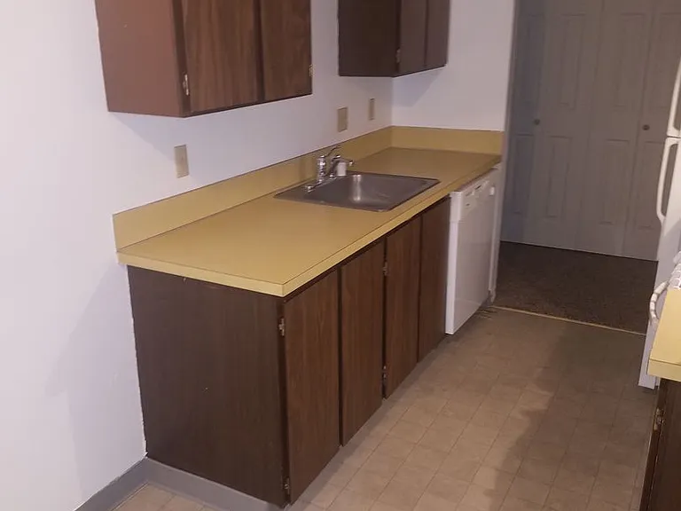 605 Umatilla Ave — Photo 6