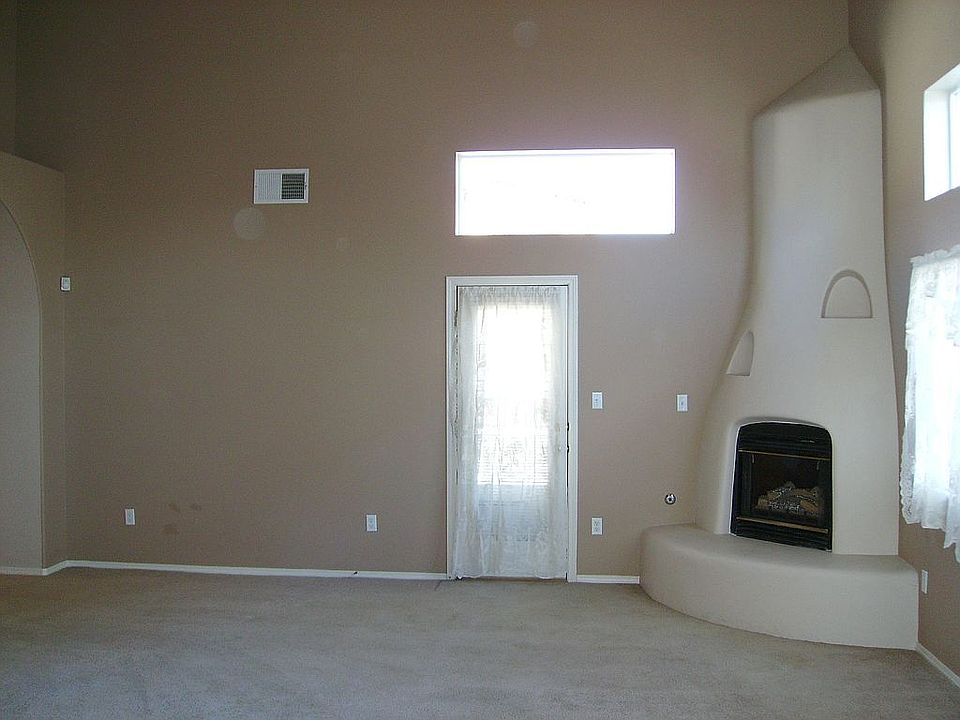 2nd image of 7208 Santa Rita Pl NE