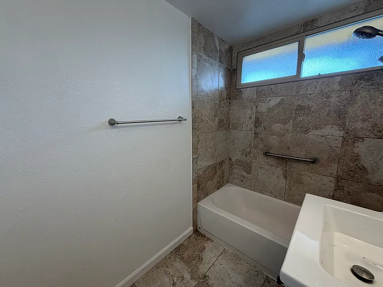 724 James St #D — Photo 8