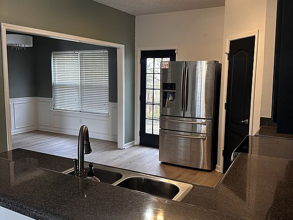 2nd image of 2537 New Holland Cir