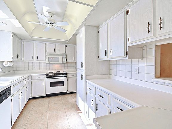 5th image of 9302 E Cactus Ln N
