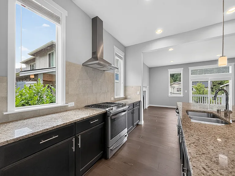 15249 NE Woodland Pl — Photo 2