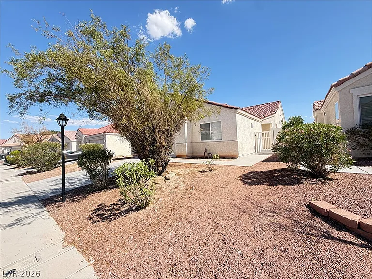 513 Lava Beds Way — Photo 2
