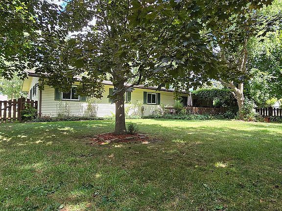 5th image of 518 Moore St