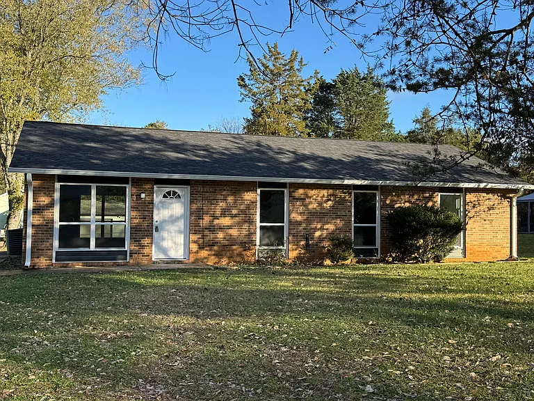 1140 Roswell Rd — Photo 16