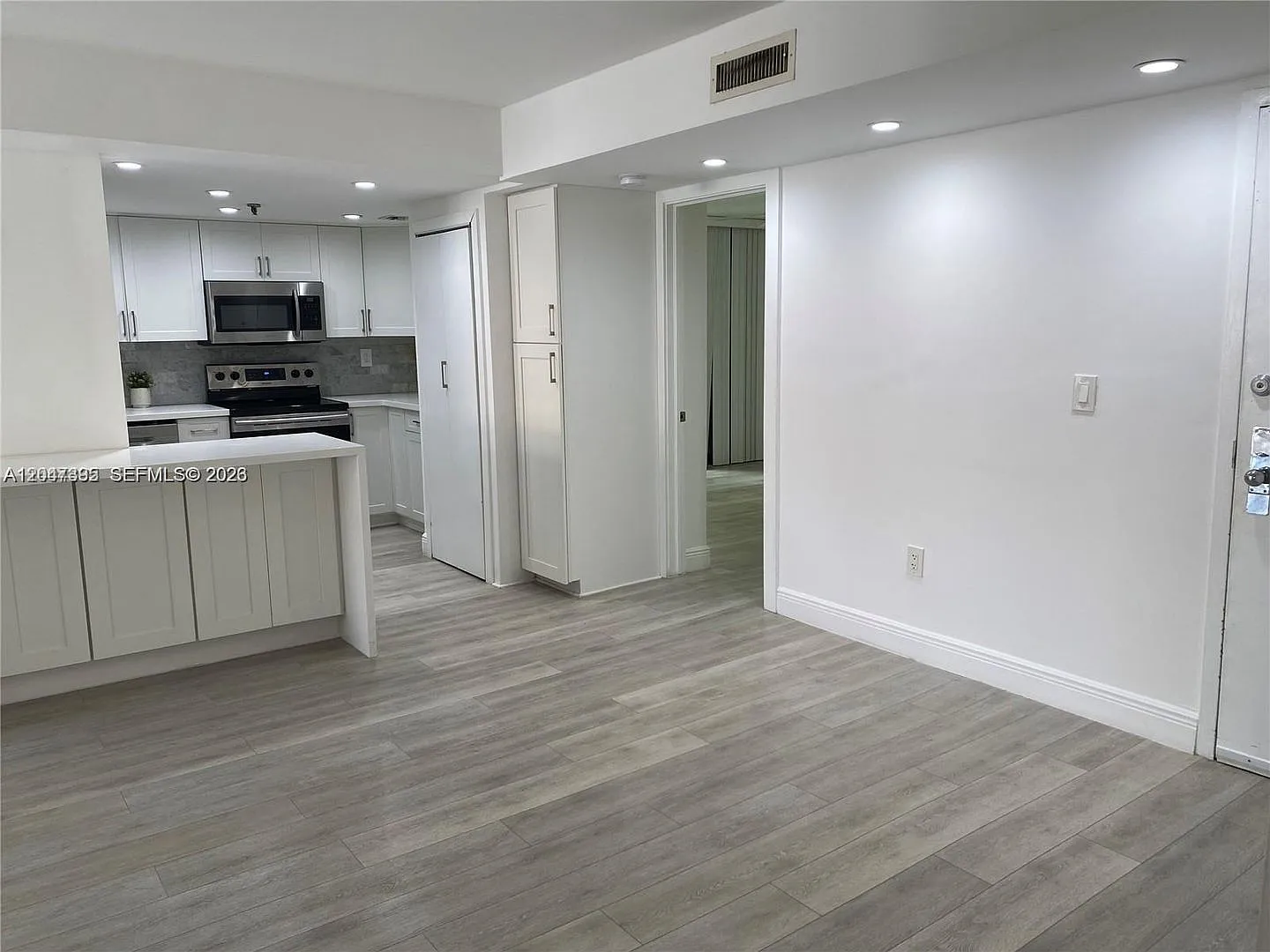 911 E Ponce De Leon Boulevard 301, Coral Gables, FL 33134 - 3154 — Photo 2