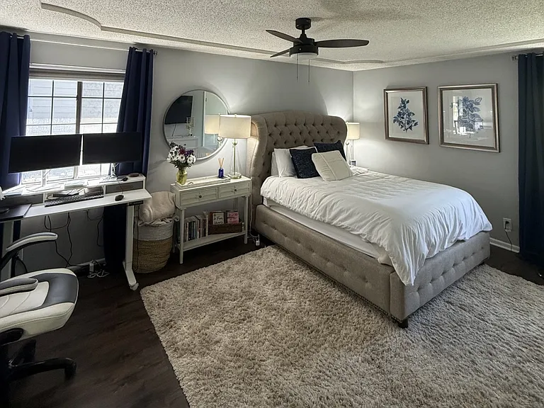 Master Bedroom - Main Floor