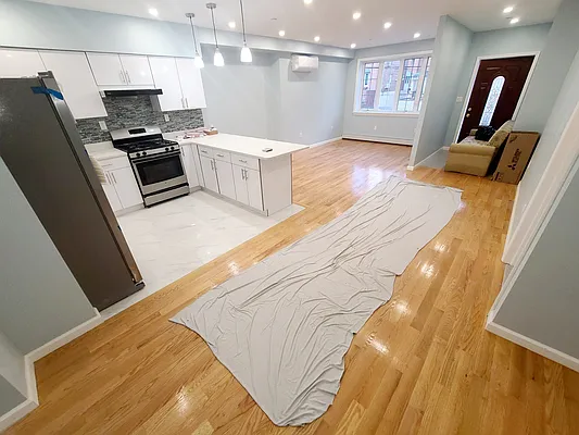 Rented by Metro Garden Realty NYC | media 47