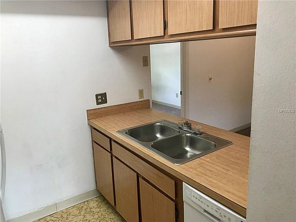 4th image of 3806 N Oak Dr Unit V82