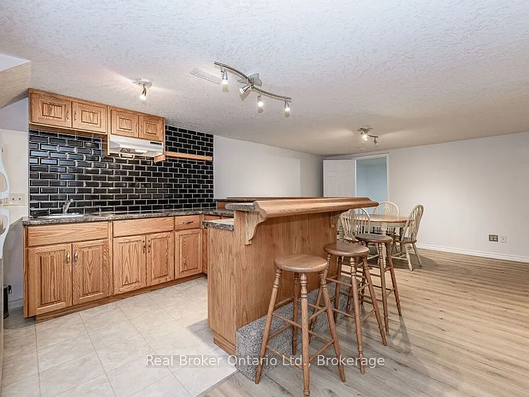 195 Edinburgh Rd S #LOWER — Photo 10