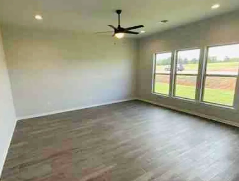 190 Berkshire Pl — Photo 2