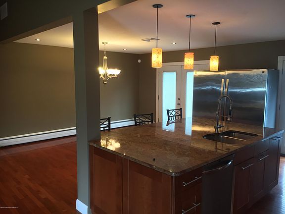 4th image of 202 Karen Dr