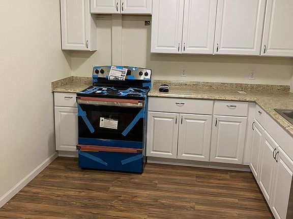 4th image of 200 Railroad Ave #9
