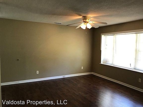 5th image of 909 Ponderosa Dr