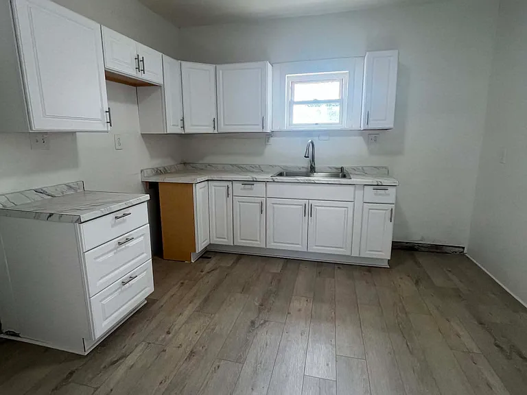 2037 North Ave — Photo 3