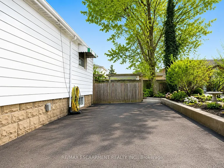 501 Upper Wellington St — Photo 14