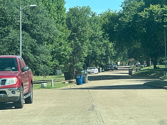 5th image of 202 Pecan Creek St