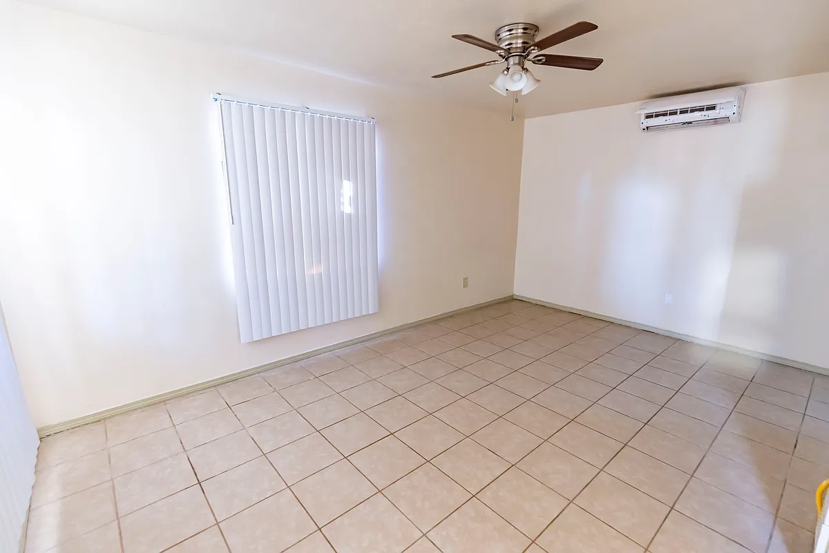 Studio apartment main living area - 115 W Fleming Ave #115