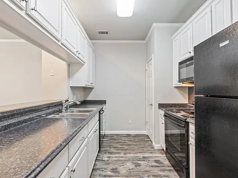 1728 S. Waco Street — Photo 36