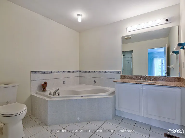 2 Waterton Cres — Photo 16