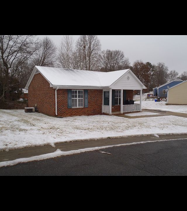 1st image of 2240 Pineknoll Ter
