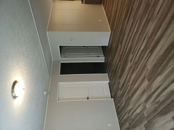 3rd image of 614 De Resine Carre St #614DR