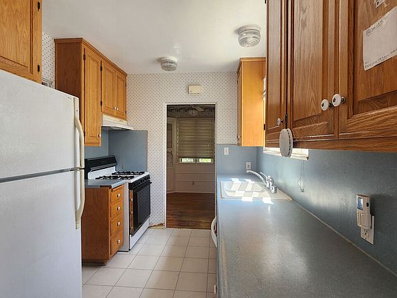 4th image of 951 N Catalina St