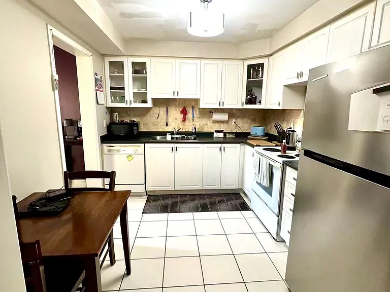12 Bonello Cres — Photo 7
